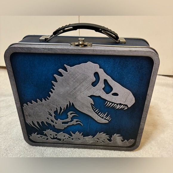 Jurassic Park World Metal T-Rex Tin Lunchbox 2015 Universal Studios Dinosaurs - Picture 1 of 6